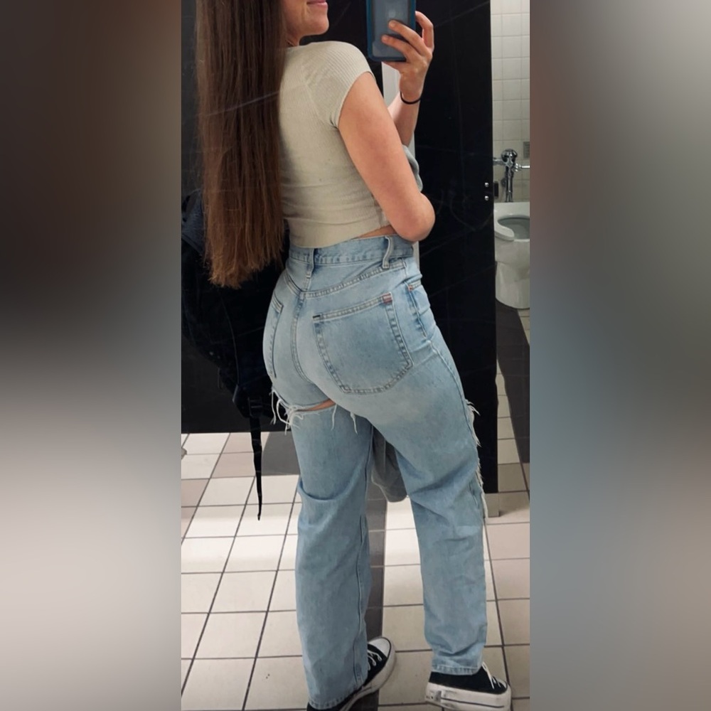 Urban Outfitters high rise baggy 🦋